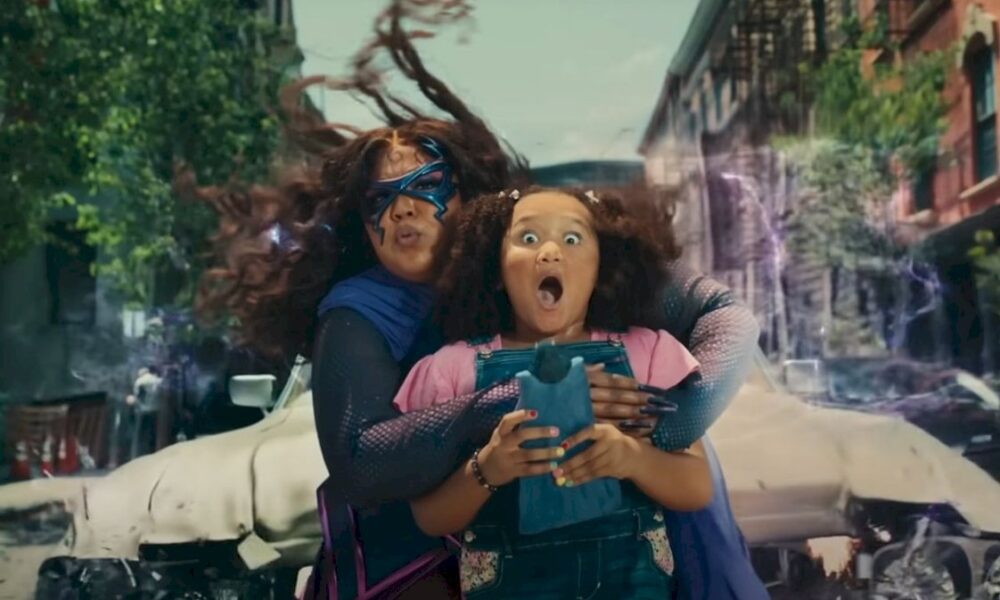 lizzo-es-una-superheroina-enmascarada-en-el-video-de-‘special’