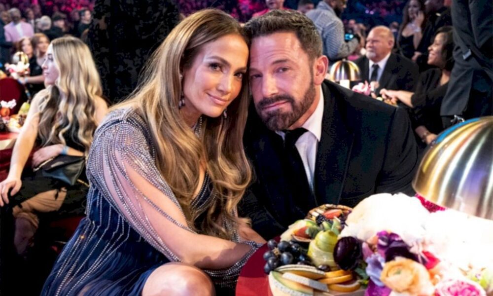 jennifer-lopez-bromea-sobre-‘cara-feliz’-de-ben-affleck-tras-meme-viral-del grammy