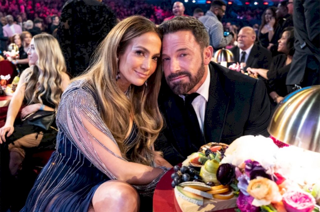 jennifer-lopez-bromea-sobre-‘cara-feliz’-de-ben-affleck-tras-meme-viral-del grammy