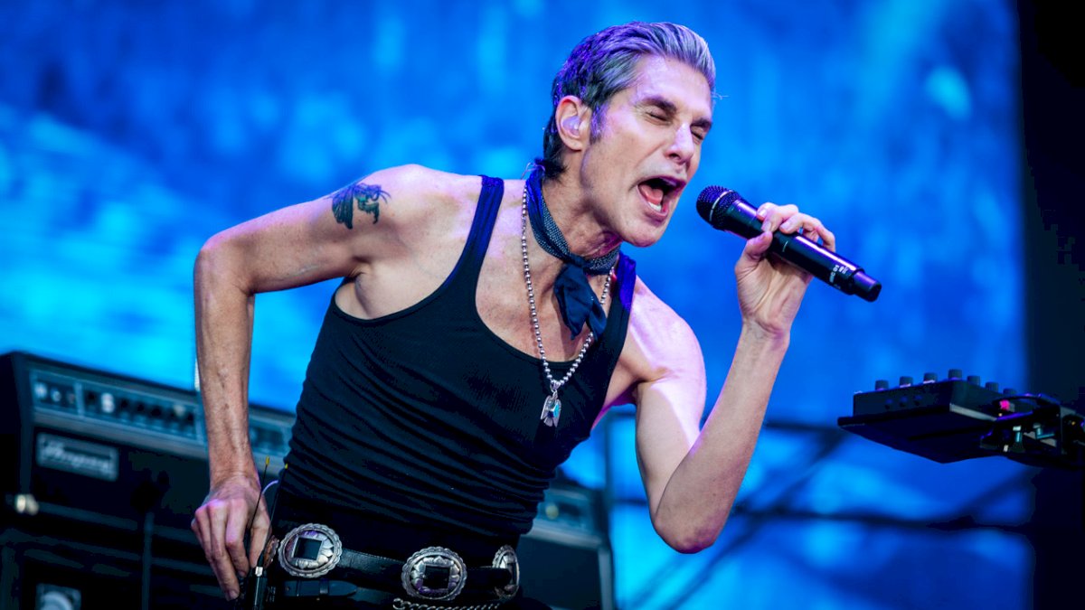 jane’s-addiction-en-buenos-aires:-psicodelia,-vino-tinto-y-homenaje-a-taylor-hawkins