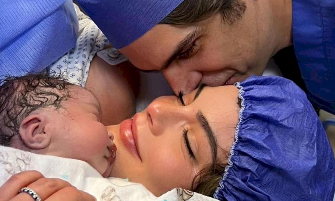 ximena-navarrete-y-juan-carlos-valladares-reciben-a-su-segundo-hijo