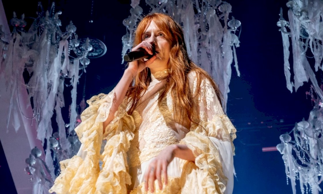 escucha-el-nuevo-sencillo-de-florence-+-the-machine,-‘mermaids’