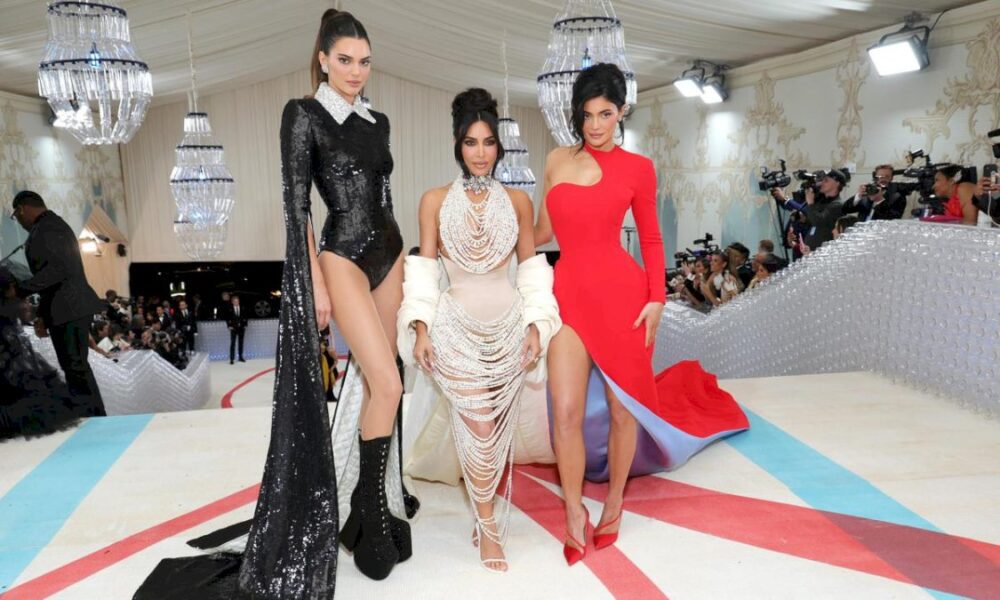 nada-de-veto;-las-kardashian-jenner-acuden-a-la-met-gala-2023