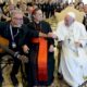 leon-gieco-le-canto-«solo-le-pido-a-dios»-al-papa-francisco en-el-vaticano