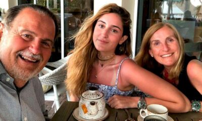 la-hija-de-raul-de-molina-disfruta-de-sus-padres-en-un-merecido-viaje-a-grecia,-tras-su-graduacion