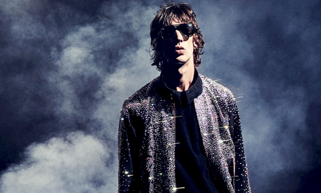 mira-a-richard-ashcroft-recrear-el-video-de-‘bitter-sweet-symphony’