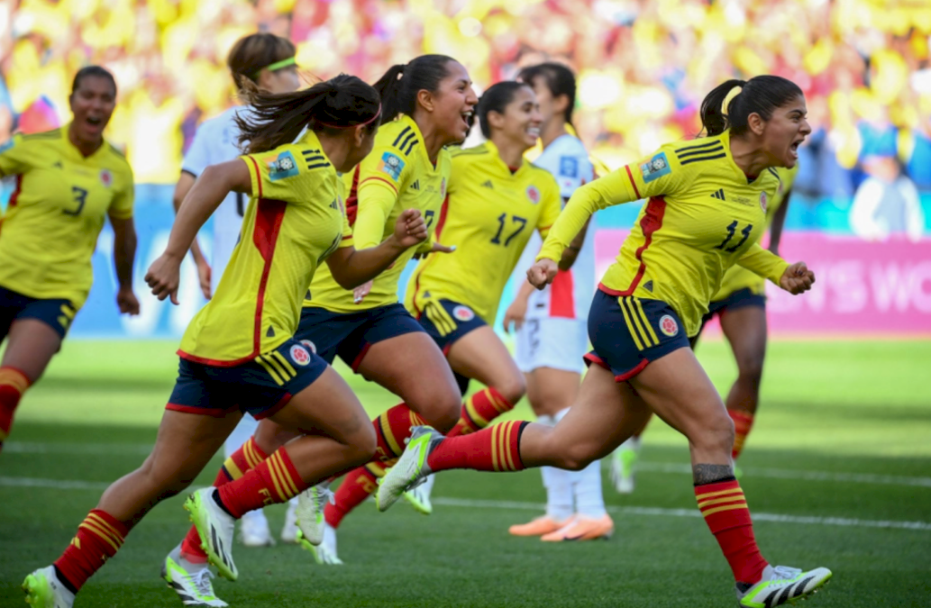 copa-mundial-femenina-de-la-fifa-2023:-colombia-celebra-primera-victoria-cantando-con-j balvin