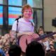 ed-sheeran-canta-‘lego-house’-en-centro-comercial-tras-trabajar-un-turno-en-tienda lego