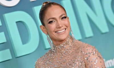 mira-a-jennifer-lopez-cantar-espontaneamente-‘i-will-survive’-en-un-bar-en-italia-en-sus vacaciones