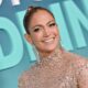 mira-a-jennifer-lopez-cantar-espontaneamente-‘i-will-survive’-en-un-bar-en-italia-en-sus vacaciones