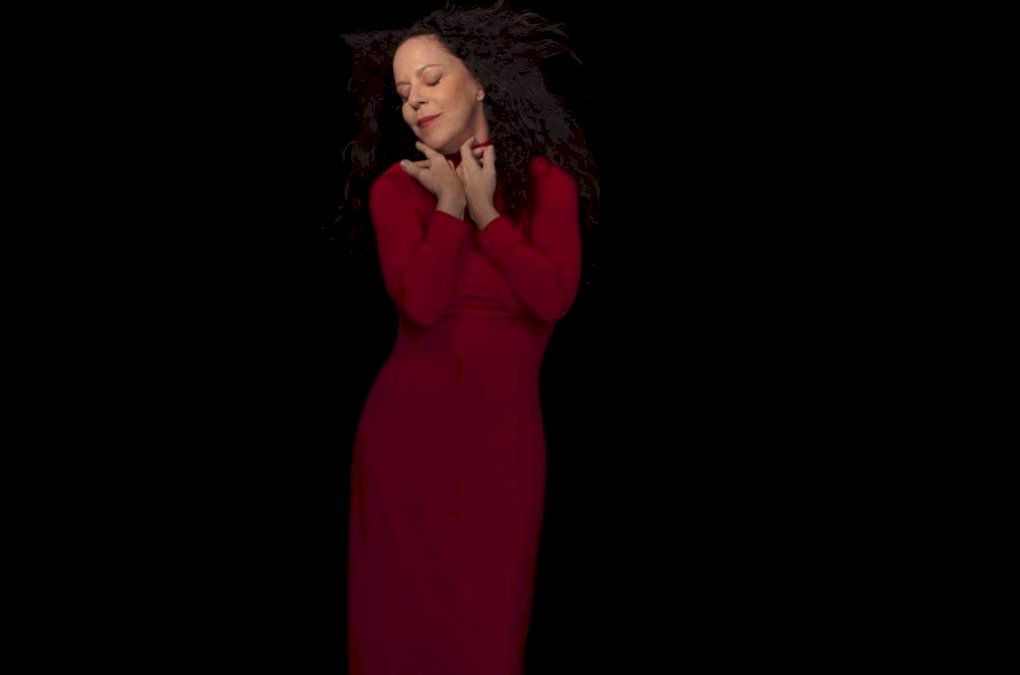 bebel-gilberto-desglosa-5-canciones-esenciales-de-‘joao’,-una-carta-de-amor-a-su-difunto padre