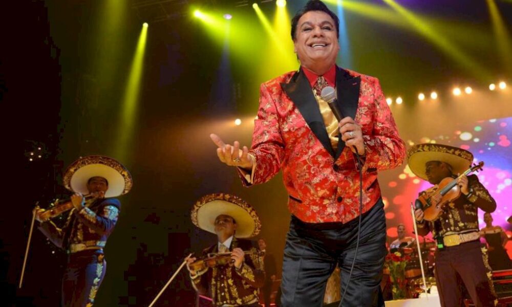 juan-gabriel-le-canta-a-mexico-en-primer-sencillo-de-album-postumo-con-canciones ineditas