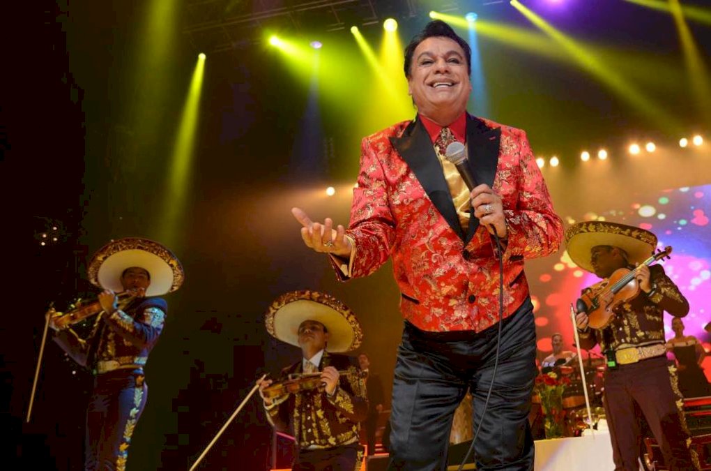 juan-gabriel-le-canta-a-mexico-en-primer-sencillo-de-album-postumo-con-canciones ineditas