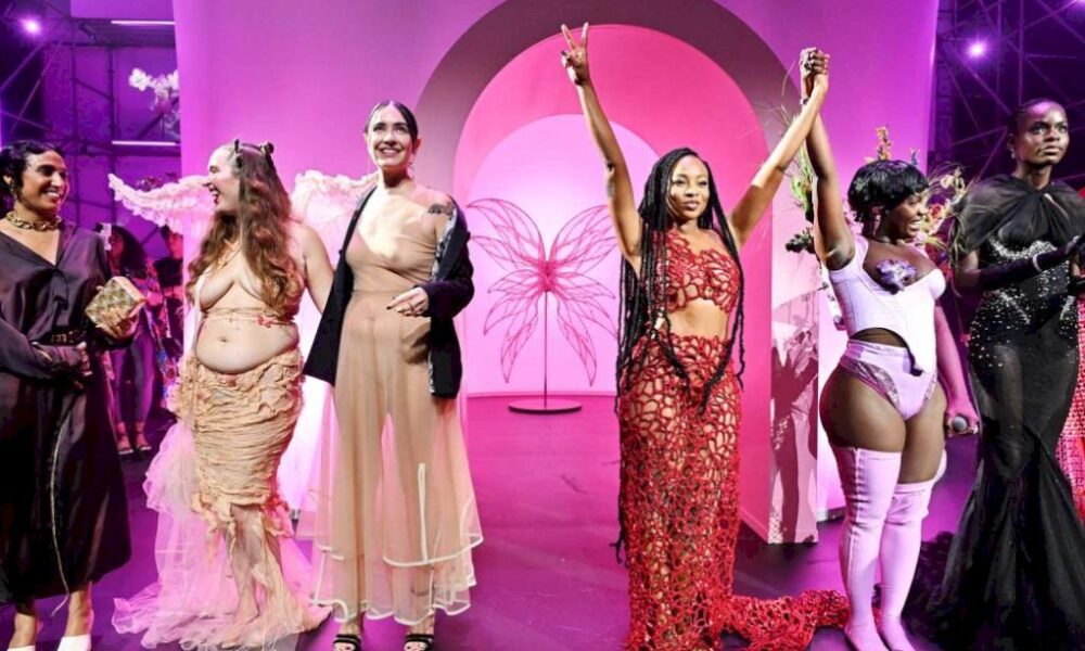 goyo-canta-nueva-su-cancion-‘tumbao’-en-la-premiere-de-‘victoria’s-secret-world tour’