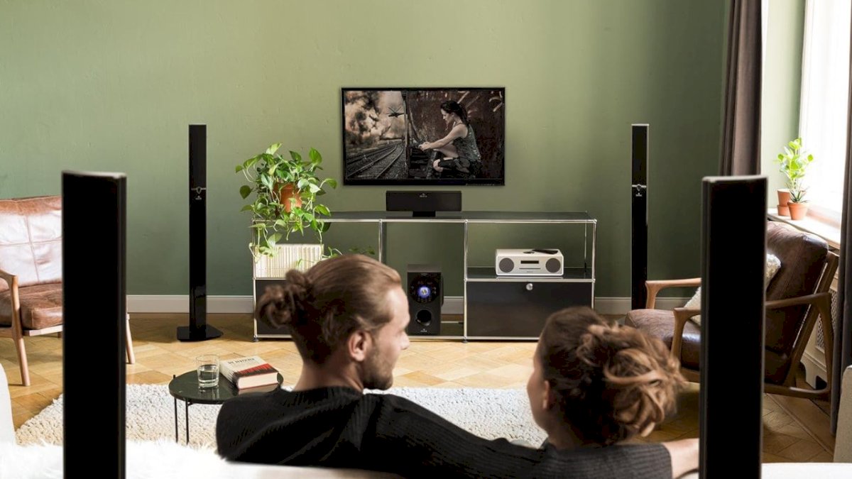 el-home-cinema-mas-vendido-en-amazon-es-un-completo-equipo-con-cuatro-altavoces-para-montar-un-cine-en-casa