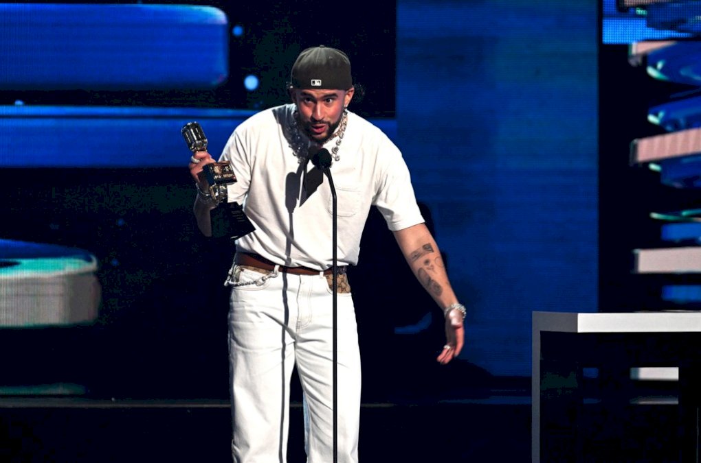 bad-bunny-presenta-vigorizante-popurri-en-los-premios-billboard-de-la-musica-latina 2023