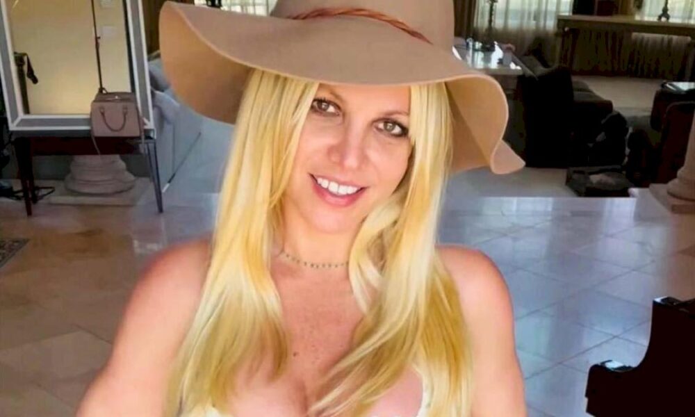 la-razon-por-la-que-britney-spears-fue-detenida-mientras-conducia-su-auto