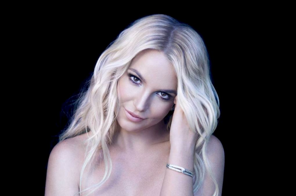 britney-spears-comparte-extractos-de-sus-memorias:-“sentia-que-vivia-al-borde-de-un-precipicio”