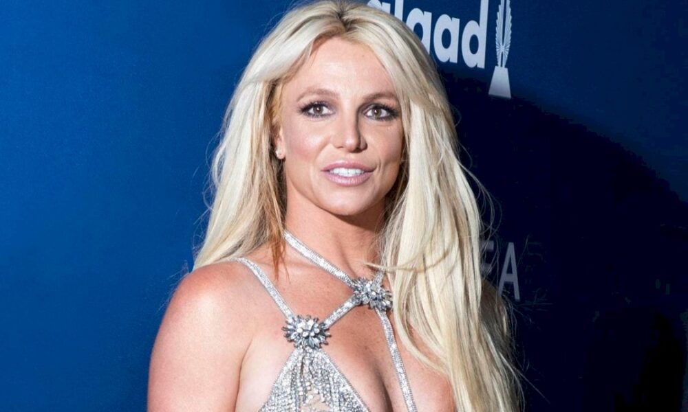 britney-spears-reacciona-a-la-polemica:-‘el-proposito-de-mi-libro-no-era-ofender-a-nadie’