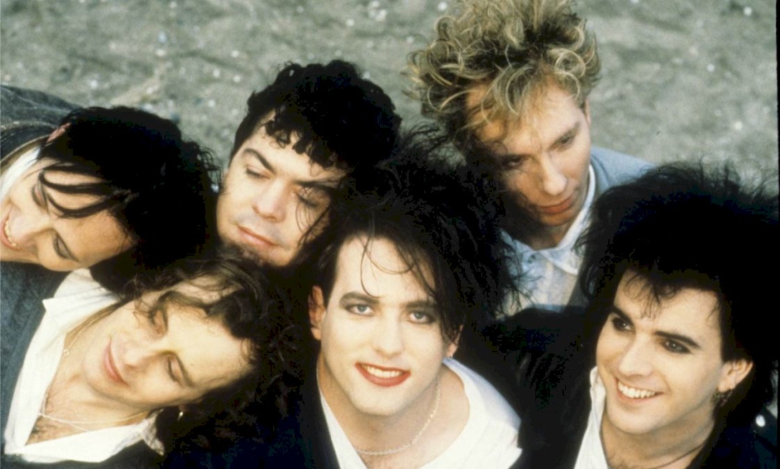 sale-un-nuevo-bookazine-de-rolling-stone-con-la-historia-y-la-obra-de-the-cure,-en-la-voz-de-robert-smith-y-compania