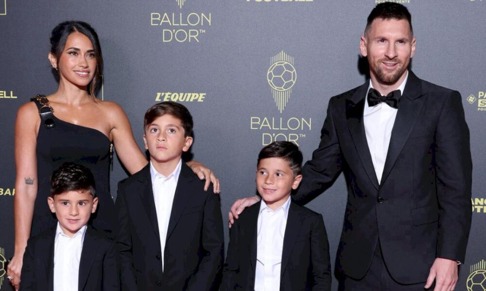 rodeado-del-amor-de-su-familia,-messi-recibe-su-octavo-balon-de-oro