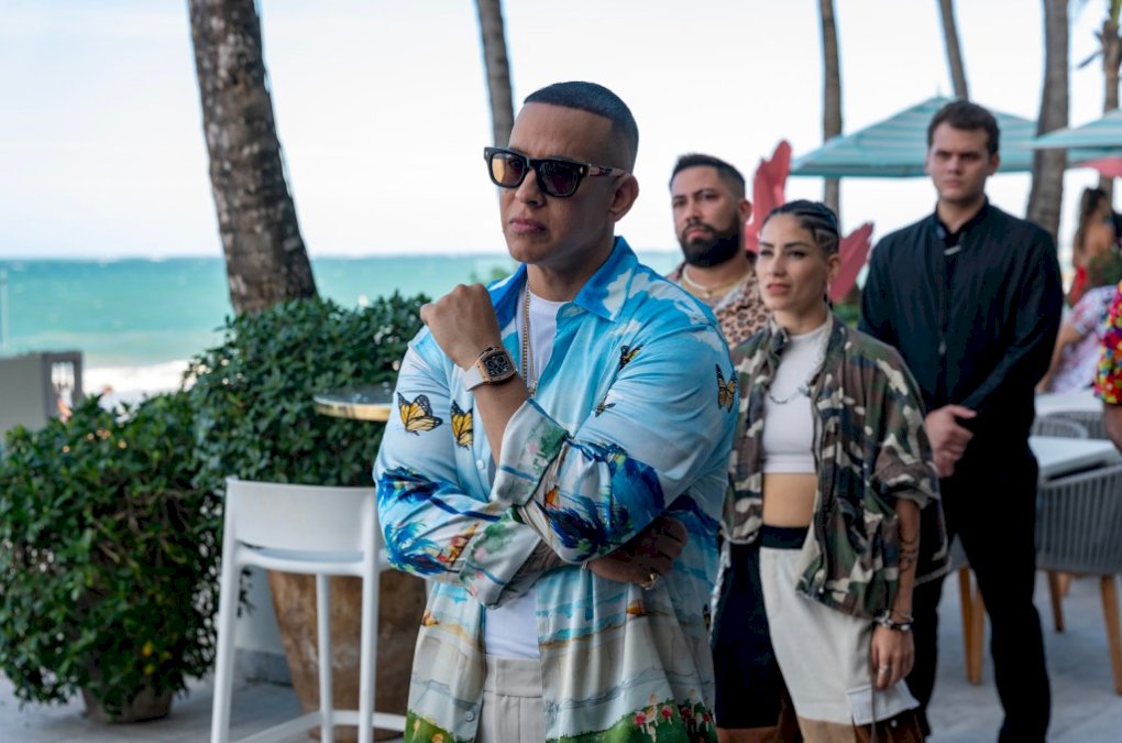 9-artistas-latinos-que-hacen-cameos-en-la-serie-de-reggaeton-de-netflix-‘neon’