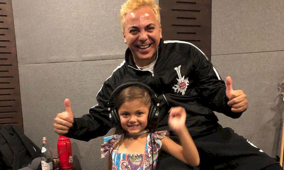 cristian-castro-recibe-el-regalo-mas-tierno:-la-primera-composicion-de-su-hija-rafaela