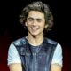 timothee-chalamet-dice-que-escucho-12-horas-de-musica-inedita-de-bob-dylan-para biopic