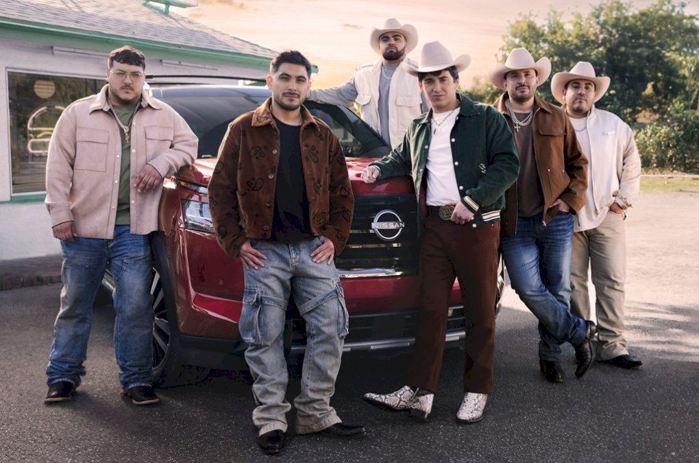 grupo-frontera-aparece-en-anuncio-de-nissan-para-super-bowl-con-marcello-hernandez-de-‘snl’: miralo