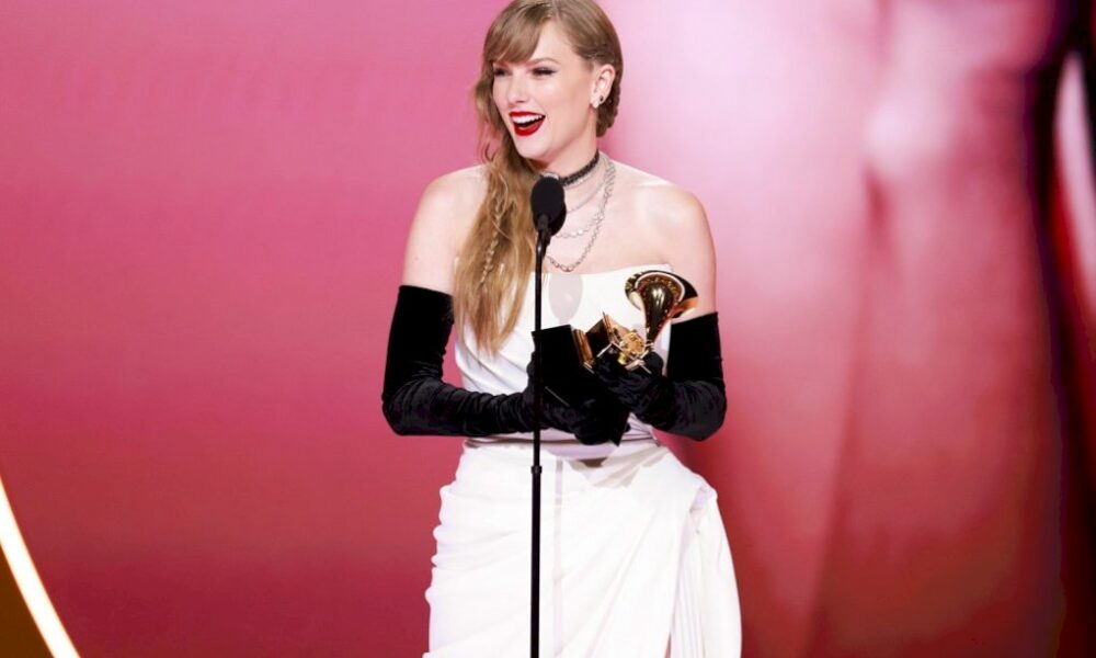 taylor-swift-hace-historia-al-ganar-su-cuarto-grammy-al-album-del-ano-por-‘midnights’