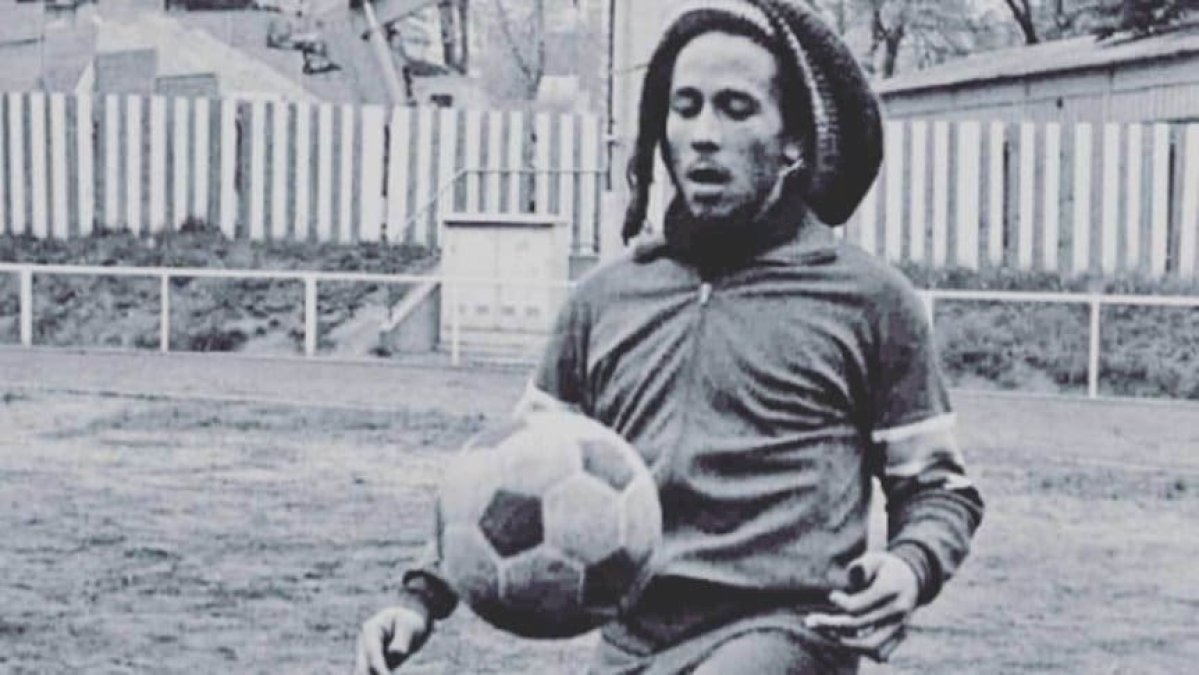 one-love:-la-sorprendente-conexion-futbolera-entre-bob-marley-y…-un-argentino-campeon-del-mundo