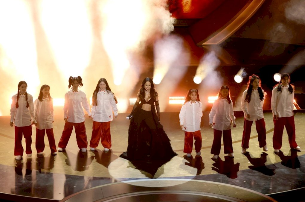 becky-g-canta-version-‘flamin’-hot’-de-‘the-fire-inside’-en-el-oscar 2024