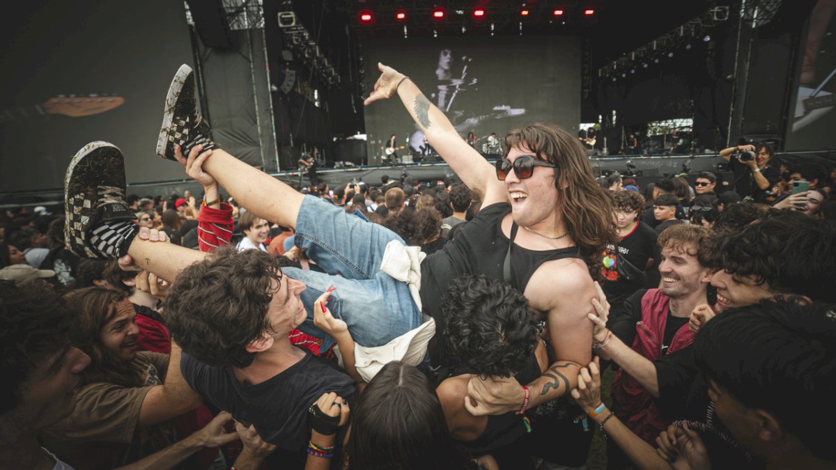 lollapalooza-argentina-2024:-winona-riders,-juliana-gattas-y-evlay,-lo-mejor-de-la-primera-tarde-del-festival