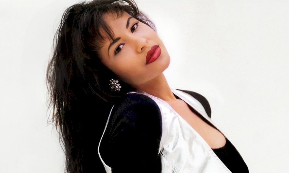 hermana-de-selena,-suzette-quintanilla,-reflexiona-sobre-30-anos-de-‘amor-prohibido’:-‘es-loco-pero genial’