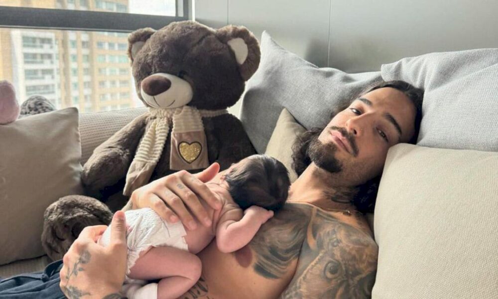 maluma-presume-las-imagenes-mas-especiales-de-sus-primeros-dias-como-papa