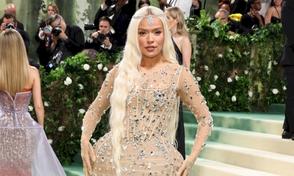 Karol G se transforma en hada para su debut en la Met Gala, impacta en  vestido de Marc Jacobs