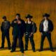 grupo-frontera-lanza-el-album-‘jugando-a-que-no-pasa-nada’-y-mas-nueva musica latina