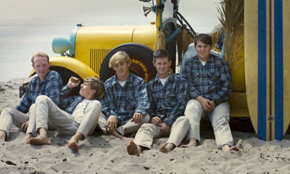 los-beach-boys-seran-protagonistas-de-disney+-en-unos-dias-y-gracias-a-este-estreno-recordamos-otros-estupendos-documentales-musicales-en-la-plataforma