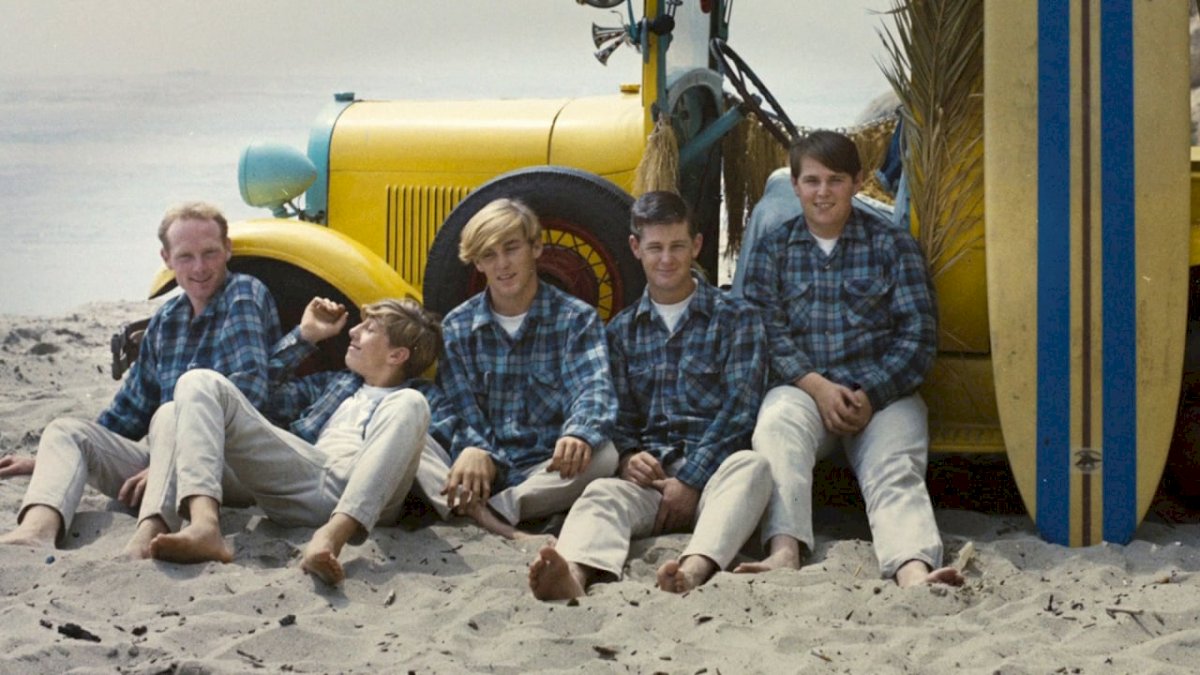 los-beach-boys-seran-protagonistas-de-disney+-en-unos-dias-y-gracias-a-este-estreno-recordamos-otros-estupendos-documentales-musicales-en-la-plataforma