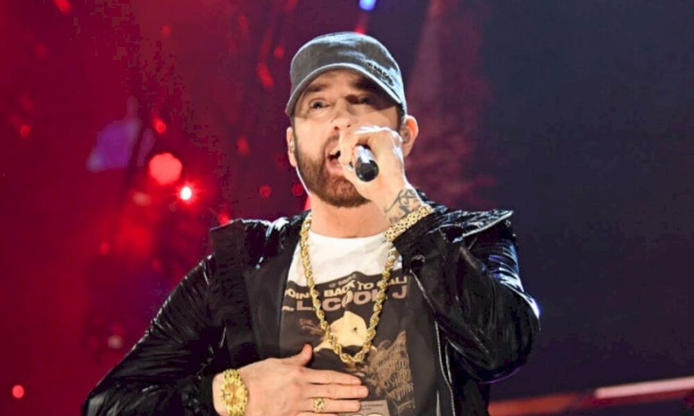 eminem-anuncia-la-salida-de-‘the-death-of-slim-shady’,-su-proximo-album,-con-un-video-fuerte-y-polemico