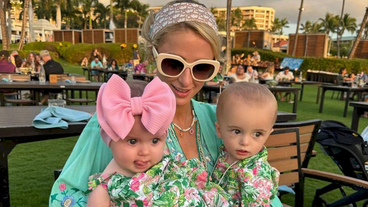 paris-hilton-cumple-un-sueno-y-viaja-por-primera-vez-a-londres-con-su-hija