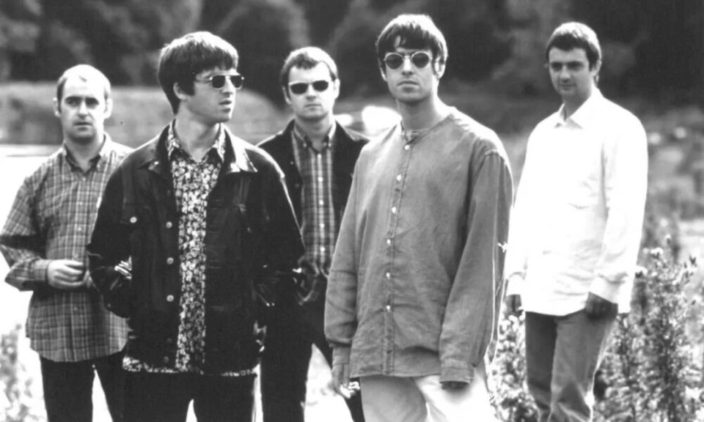 oasis-estrena-una-version-inedita-de-‘up-in-the-sky’-grabada-en-monnow-valley-studio