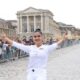 salma-hayek-se-prepara-para-relevo-de-antorcha-olimpica-en-paris-con-‘lose yourself’