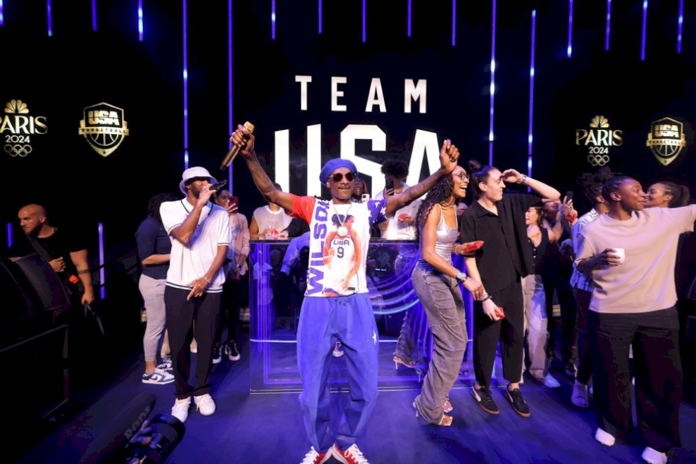 snoop-dogg-actua-juegos-olimpicos-en-celebracion-de-equipo-de-baloncesto-de-eeuu: miralo