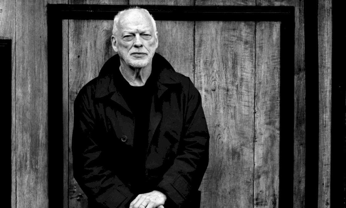 david-gilmour-se-luce-en-el-ultimo-single-de-su-proximo-album:-escucha-“dark-and-velvet-nights”