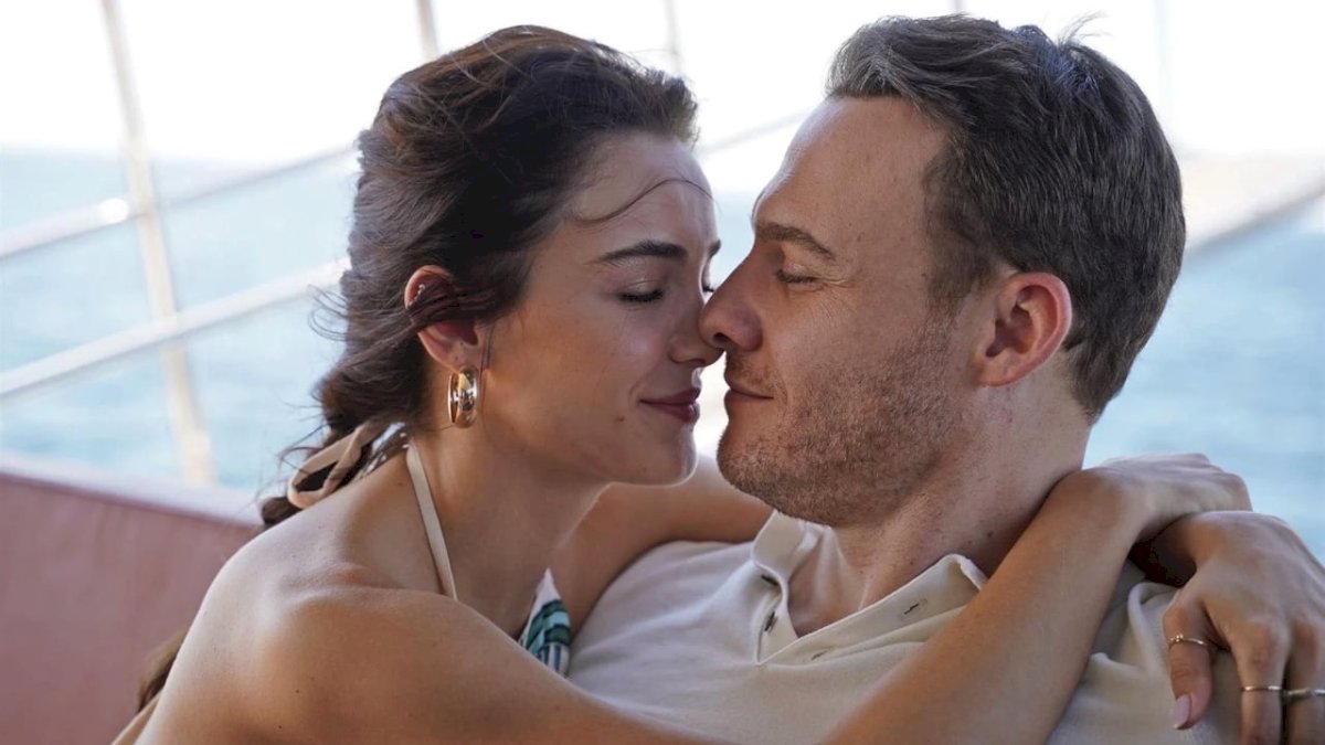 kerem-bursin-vuelve-a-la-television-espanola:-la-serie-turca-perfecta-para-los-amantes-de-‘love-is-in-the-air’-llega-a-divinity