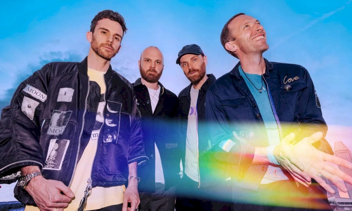 escucha-a-coldplay-en-‘we-pray’,-colaboracion-con-tini,-burna-boy,-little-simz-y-elyanna