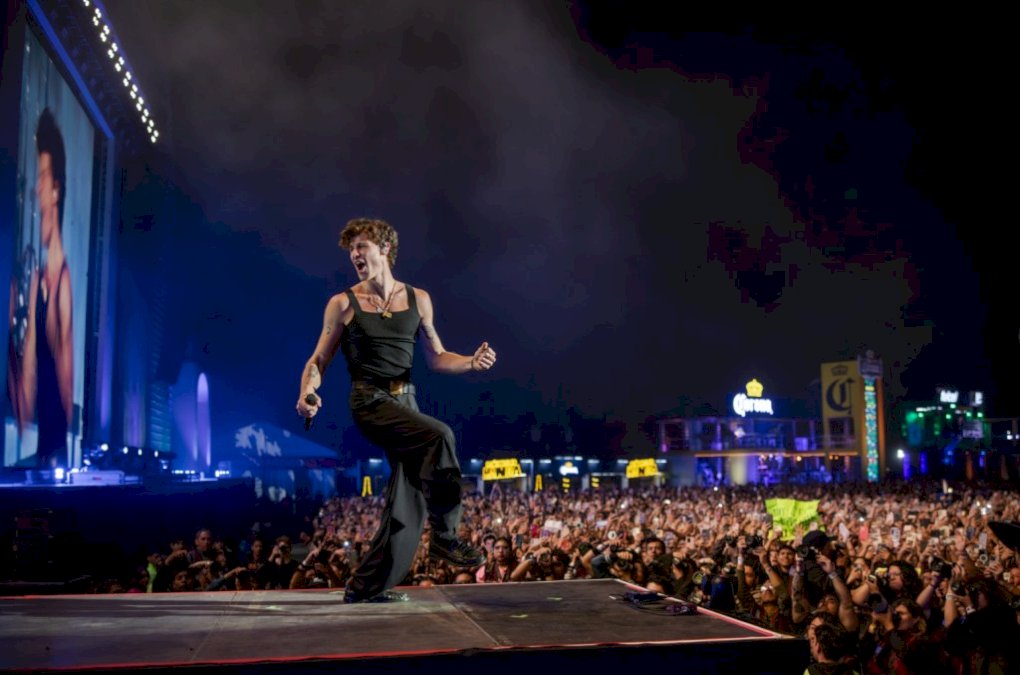 la-energia-de-shawn-mendes-y-la-promesa-cumplida-de-st.-vincent-en-dia-2-del-corona capital